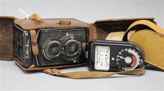 A Rolleiflex Compur camera no. 340019 with Zeiss Jena TESSAR 1:3.5 lens with instructions